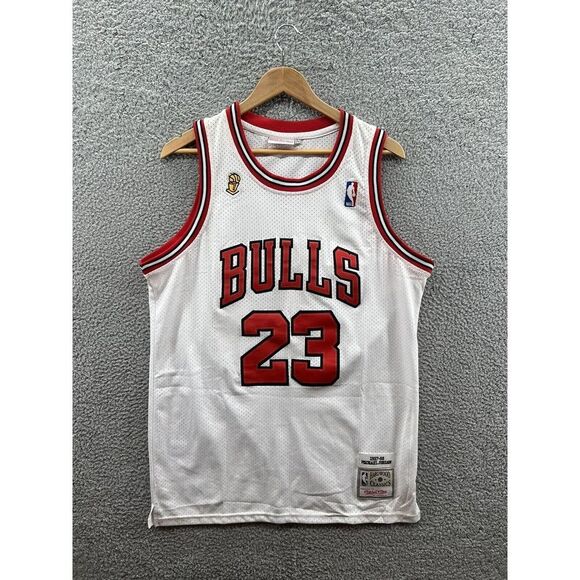 Mitchell & Ness Michael Jordan 1997-98 White Chicago Bulls Jersey Men’s Size L